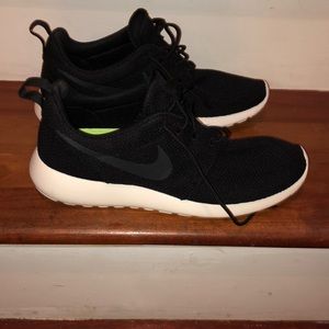 Black men’s Nike shoes